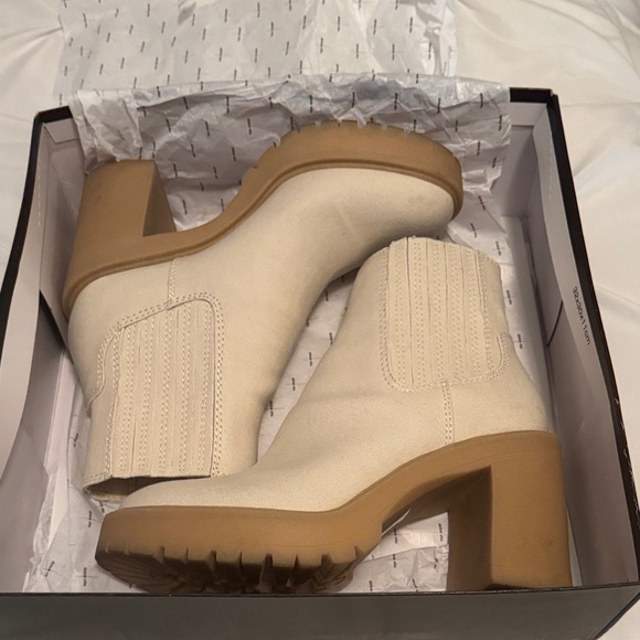 Dolce Vita Cream Heeled Ankle Boots pre owned worn once like new - Picture 1 of 5
